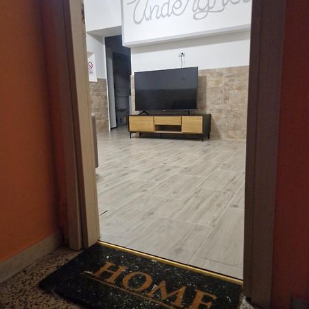 Underground Home Vicino Metropolitana Comasina Кормано Екстериор снимка