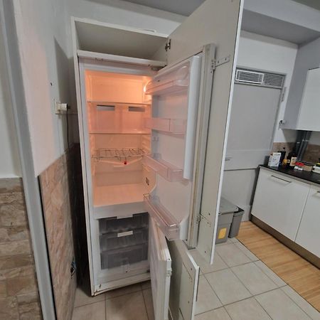 Underground Home Vicino Metropolitana Comasina Кормано Екстериор снимка