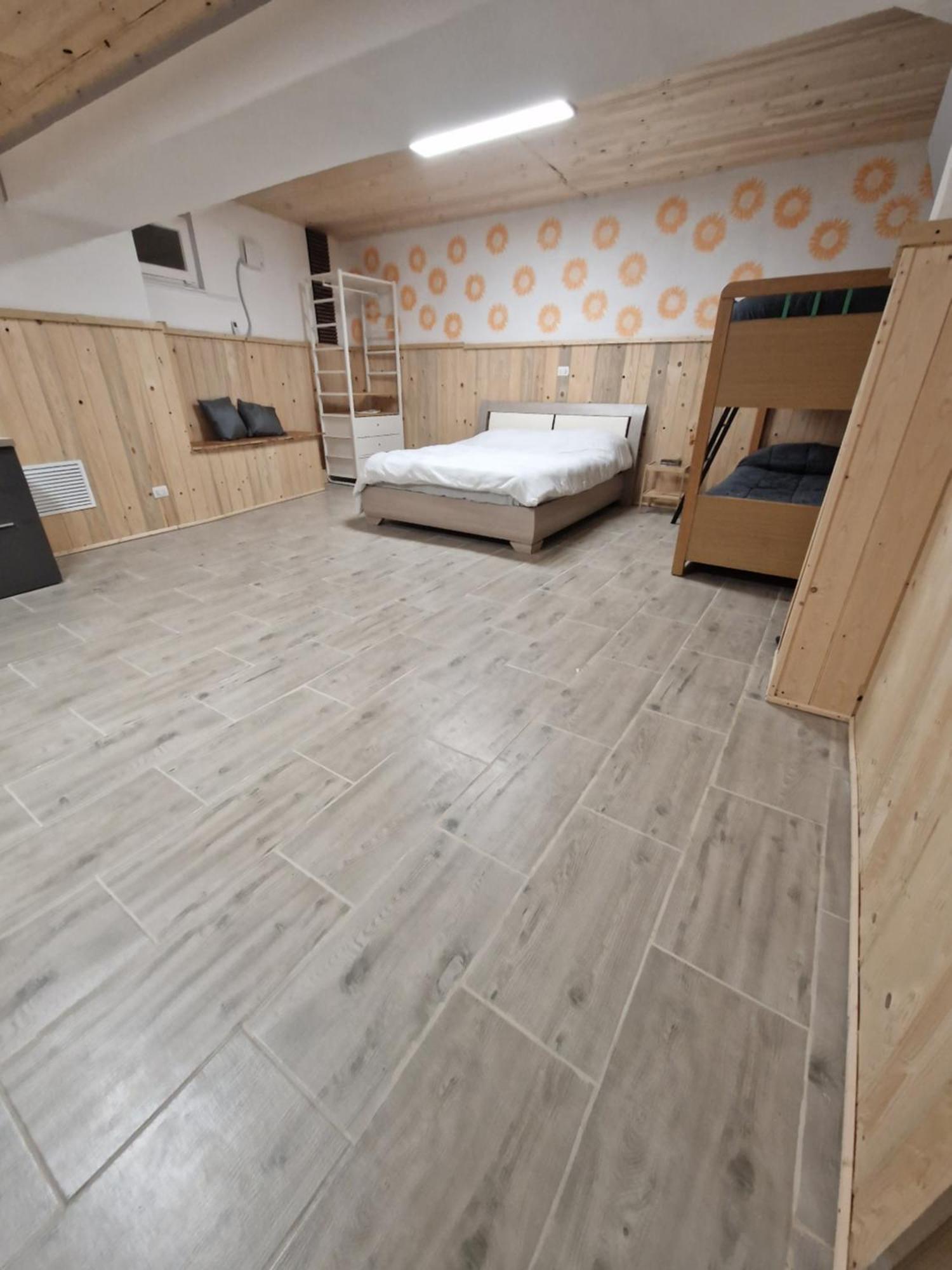 Underground Home Vicino Metropolitana Comasina Кормано Екстериор снимка