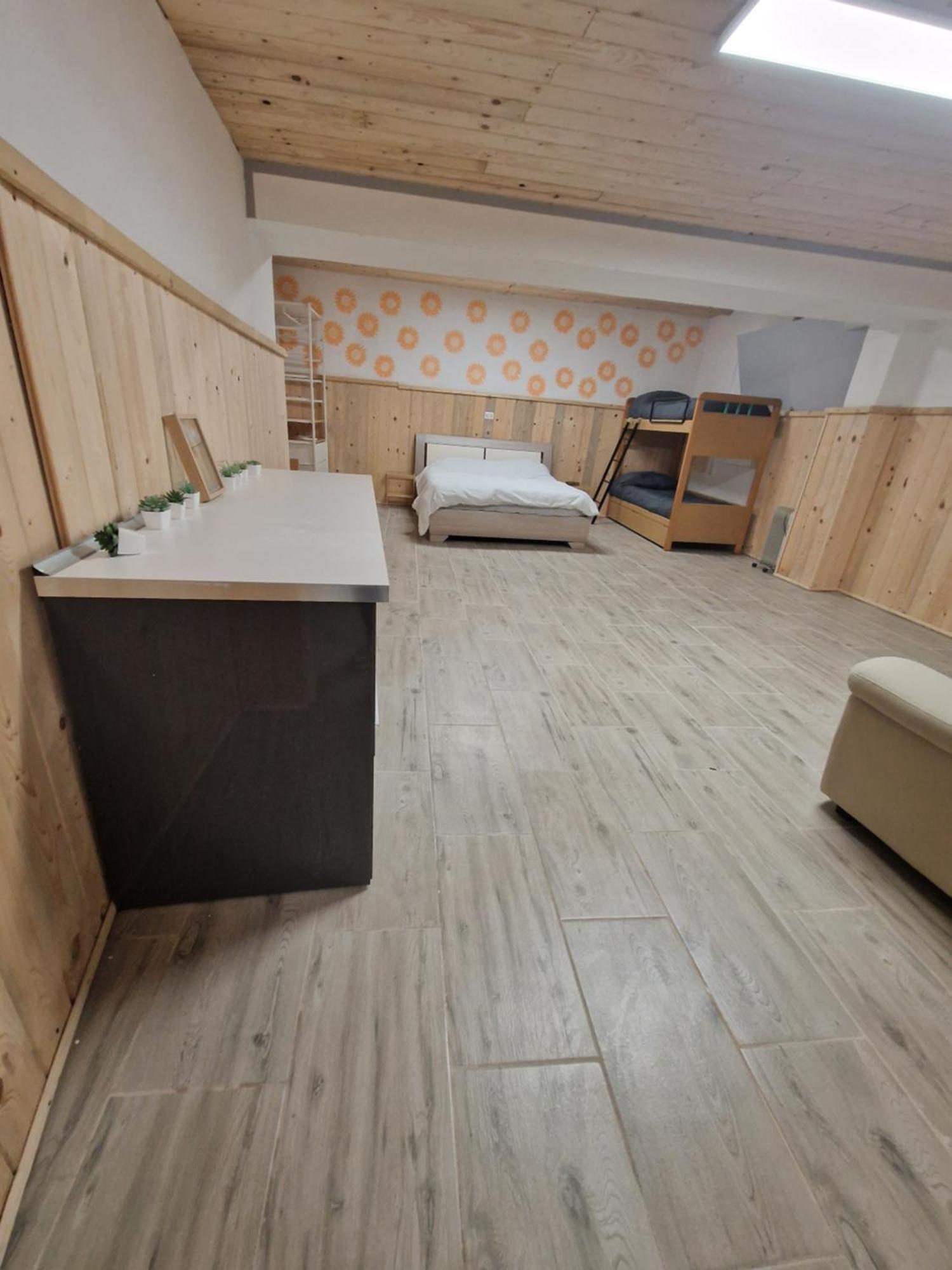 Underground Home Vicino Metropolitana Comasina Кормано Екстериор снимка
