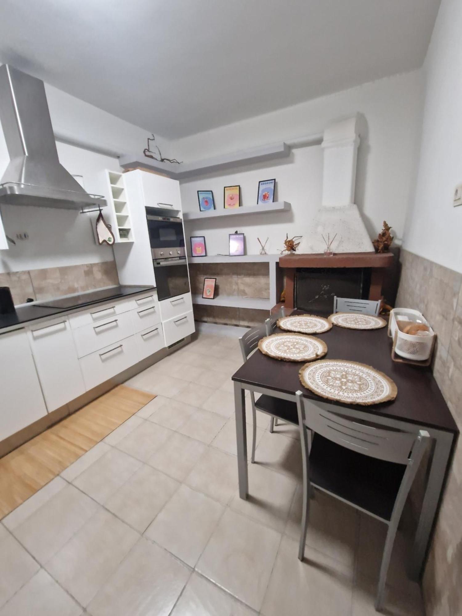 Underground Home Vicino Metropolitana Comasina Кормано Екстериор снимка