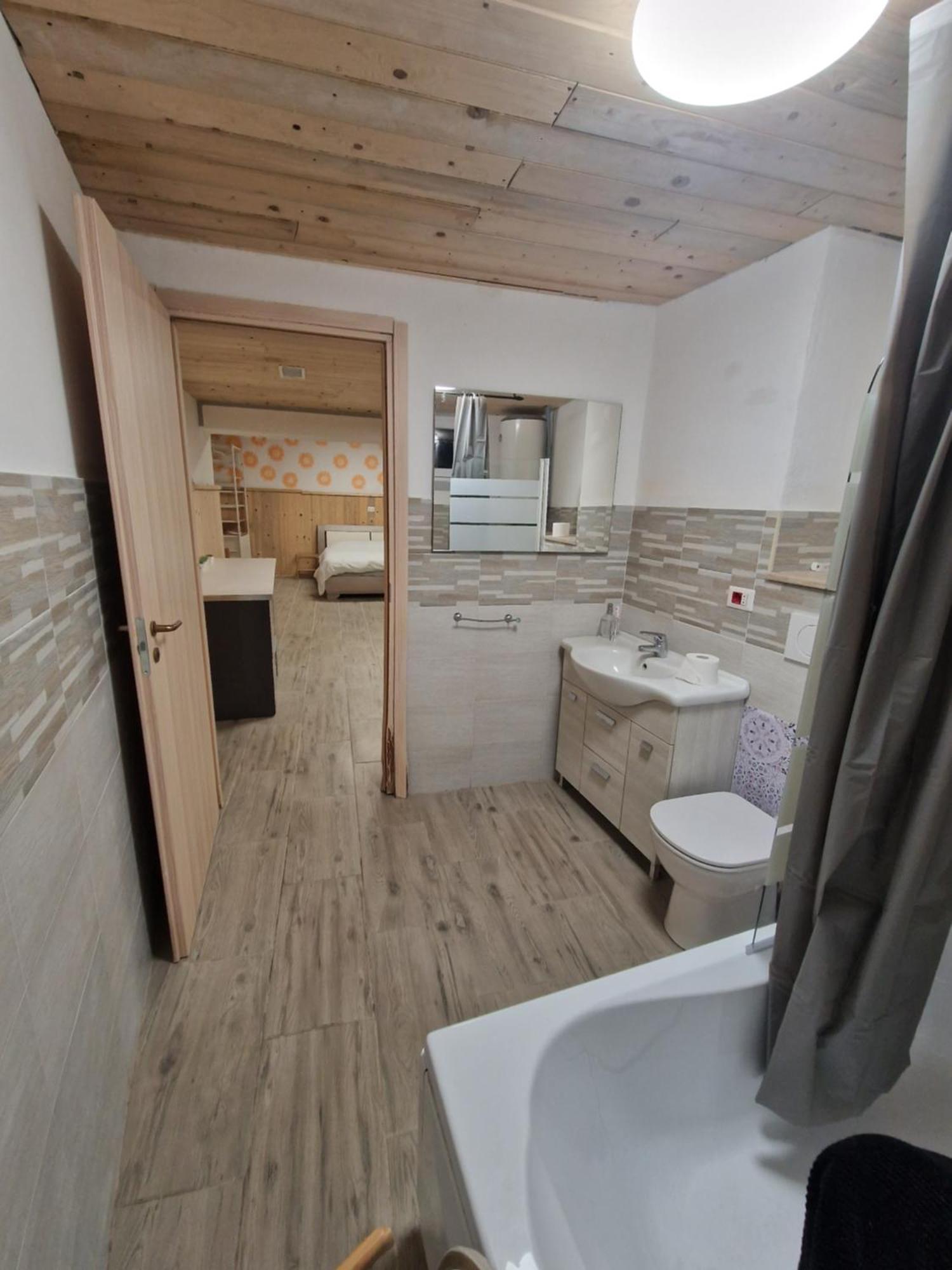 Underground Home Vicino Metropolitana Comasina Кормано Екстериор снимка