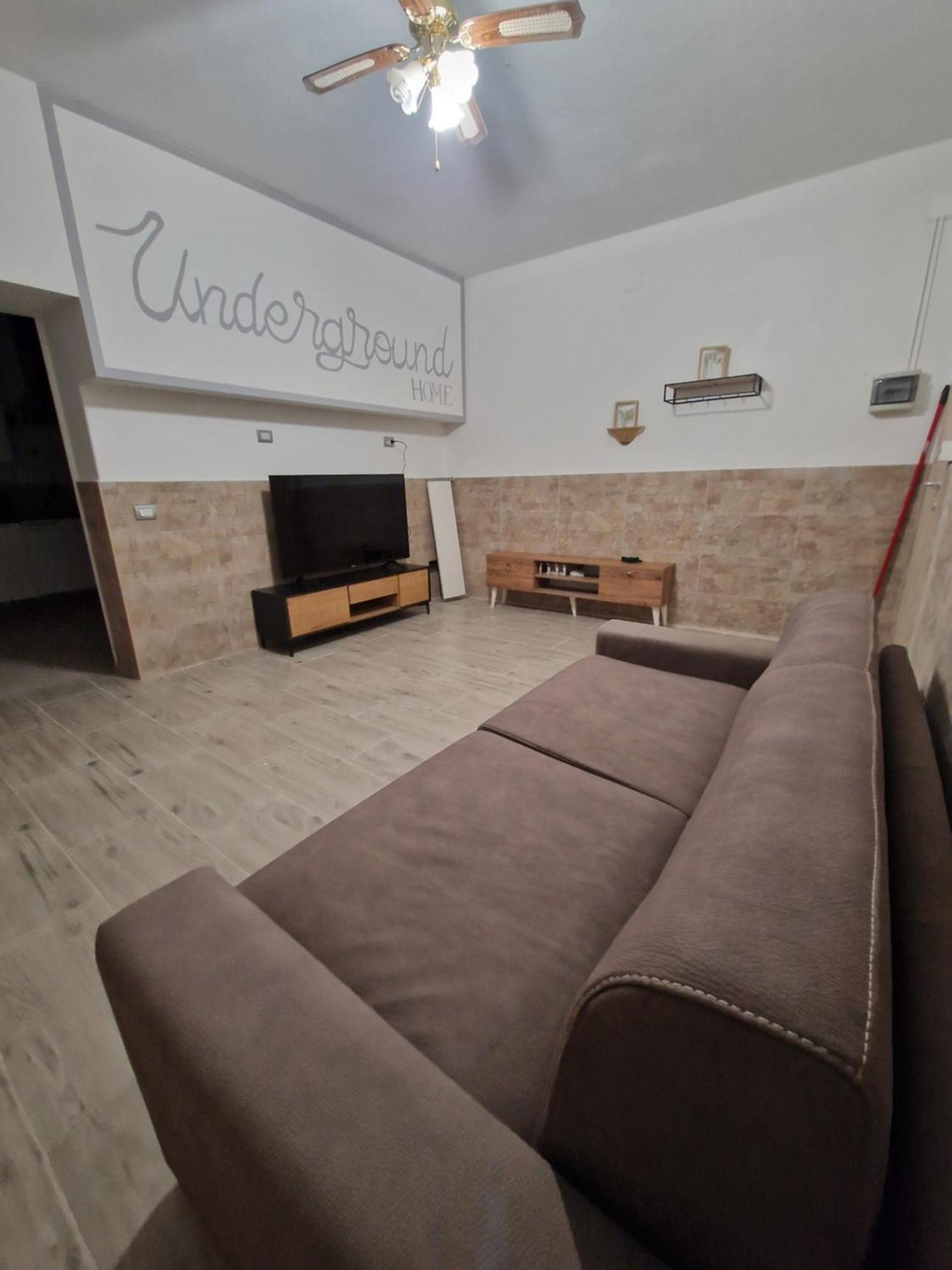 Underground Home Vicino Metropolitana Comasina Кормано Екстериор снимка
