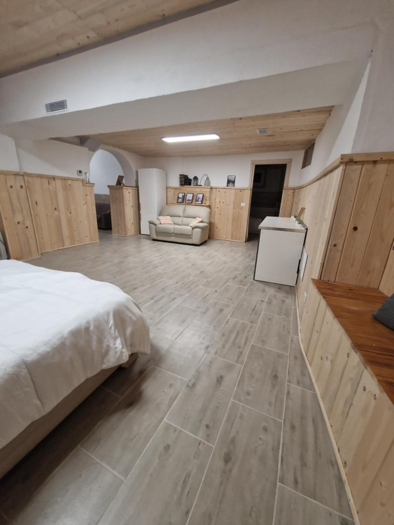 Underground Home Vicino Metropolitana Comasina Кормано Екстериор снимка