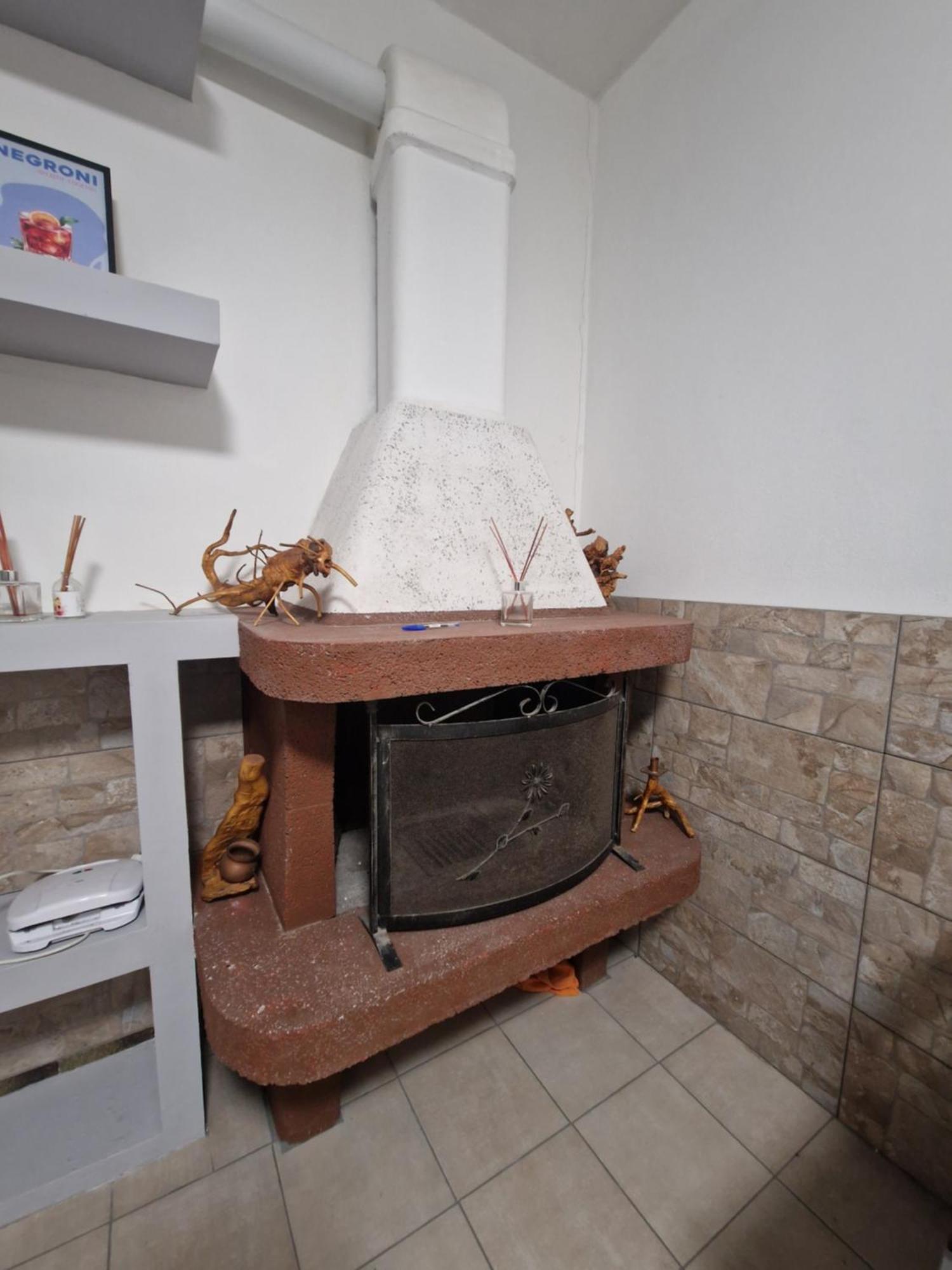 Underground Home Vicino Metropolitana Comasina Кормано Екстериор снимка