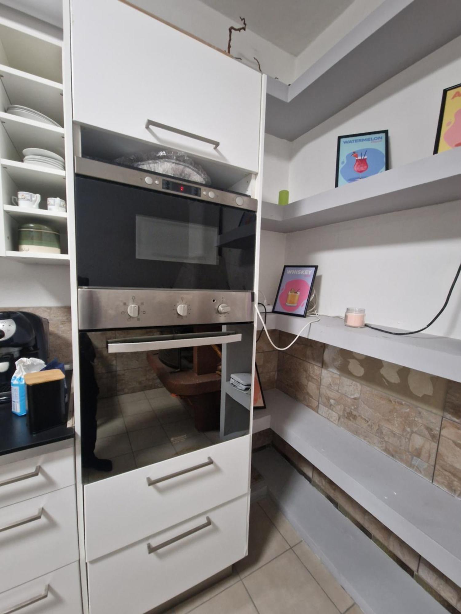 Underground Home Vicino Metropolitana Comasina Кормано Екстериор снимка