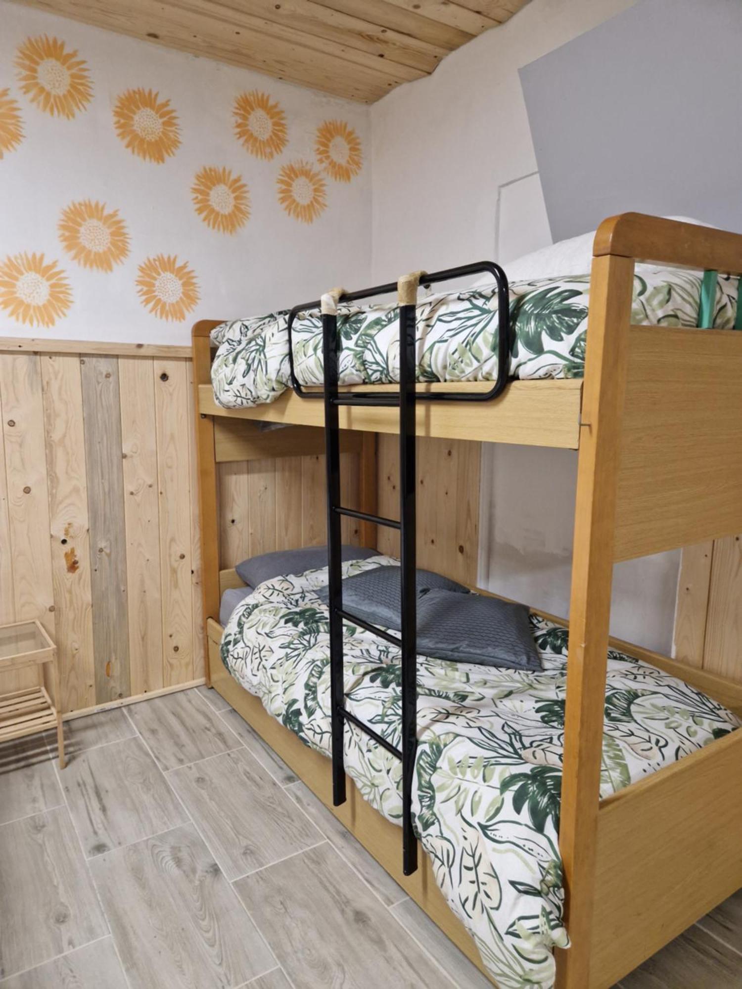 Underground Home Vicino Metropolitana Comasina Кормано Екстериор снимка
