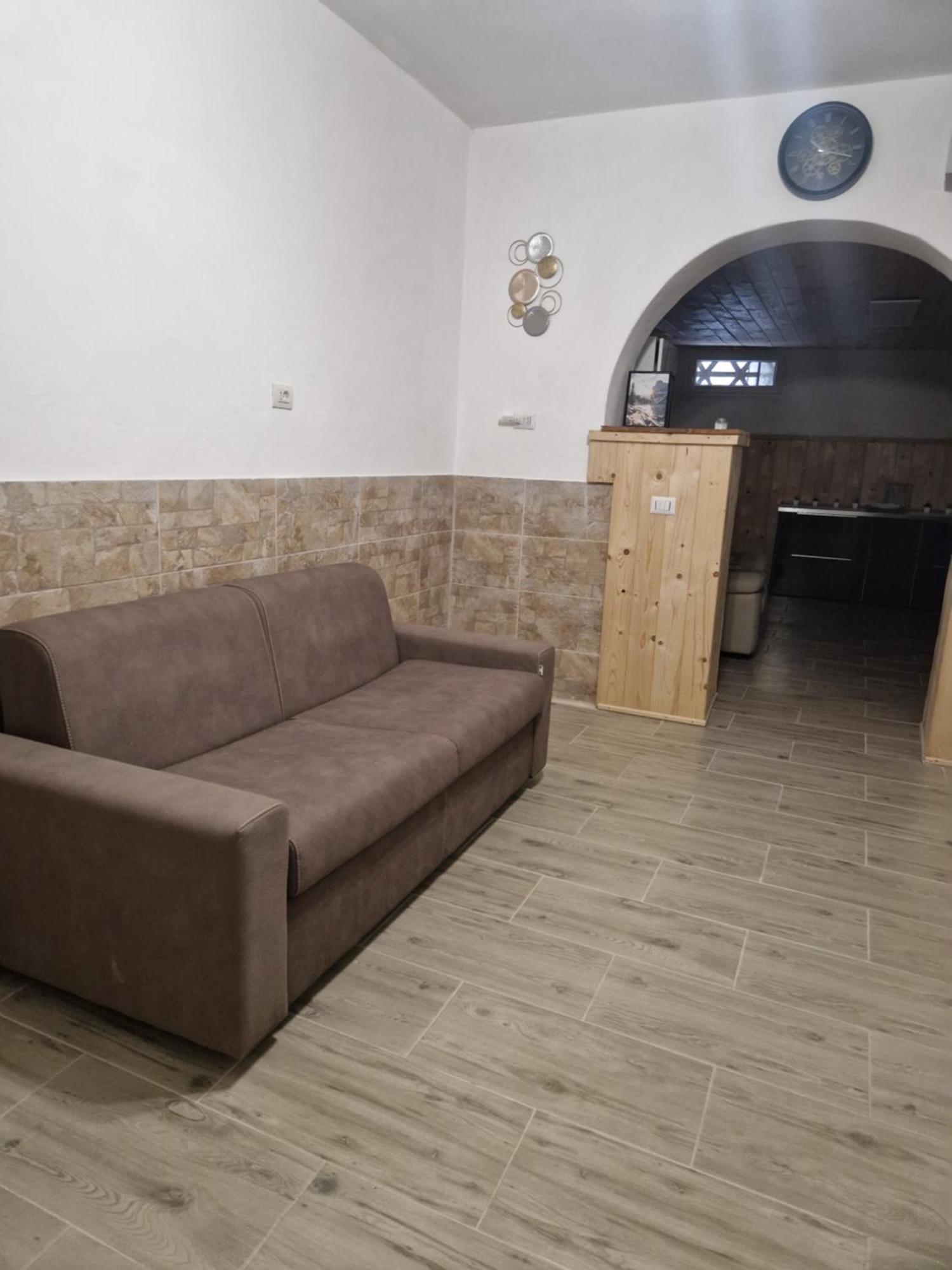 Underground Home Vicino Metropolitana Comasina Кормано Екстериор снимка