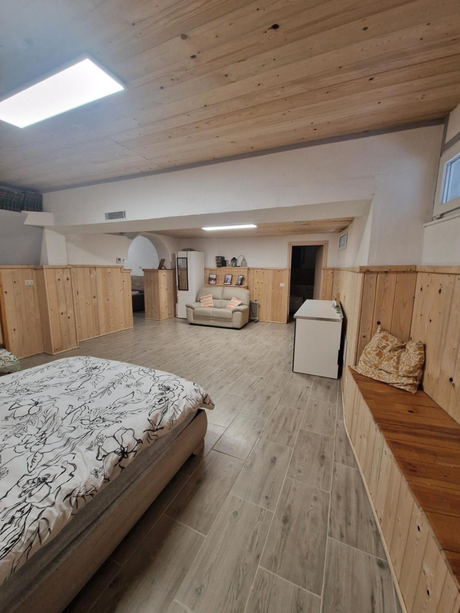 Underground Home Vicino Metropolitana Comasina Кормано Екстериор снимка