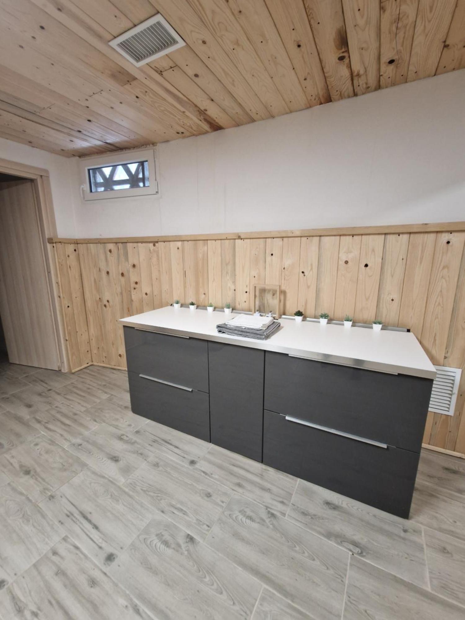 Underground Home Vicino Metropolitana Comasina Кормано Екстериор снимка