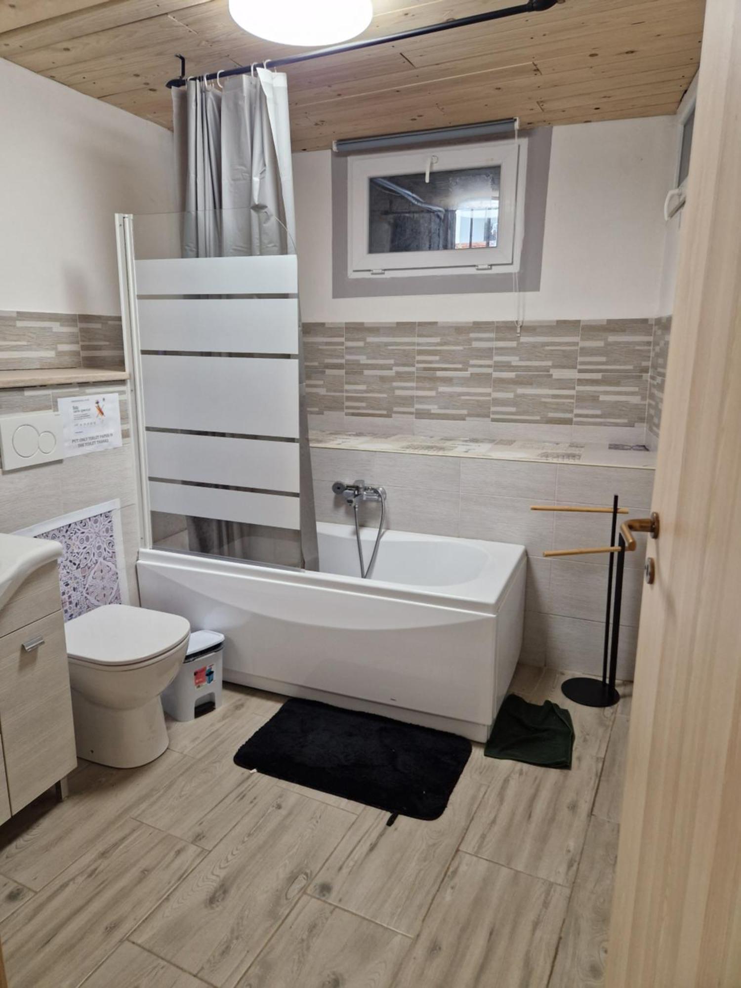 Underground Home Vicino Metropolitana Comasina Кормано Екстериор снимка